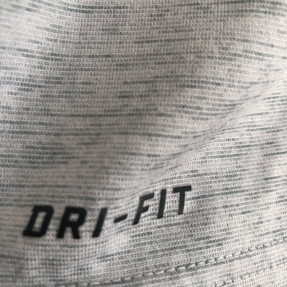 Nike NFL Patriots Dri-Fit Men’s Gray Shirt - Picture 6 of 7